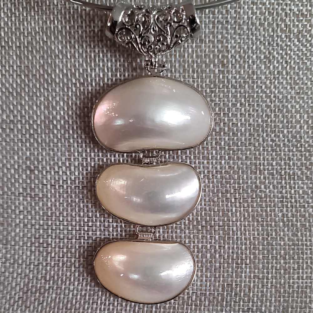 White Shell Choker NWT - Picture 2 of 5